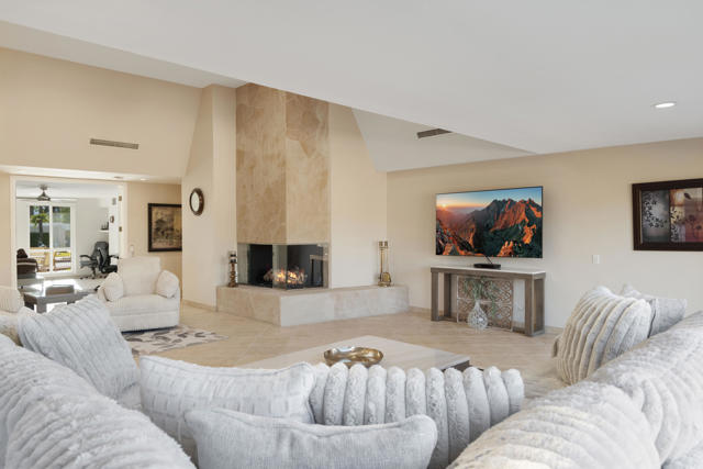 79100 Montego Bay Drive, Bermuda Dunes CA: https://media.crmls.org/mediaz/b2d20c2c-1e77-4155-b027-e661b1a23dc1.jpg