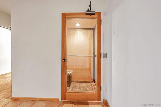 2210 Avenida De La Playa, La Jolla CA: https://media.crmls.org/mediaz/b2d26495-da39-4fc8-a439-d6cb32f6647b.jpg