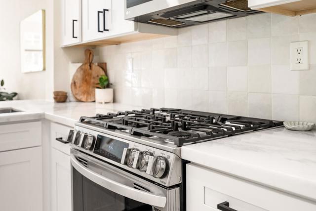 833 Swallowtail Court, Brisbane CA: https://media.crmls.org/mediaz/b2d264ce-3e3c-4958-a0eb-5c6b63e7080b.jpg