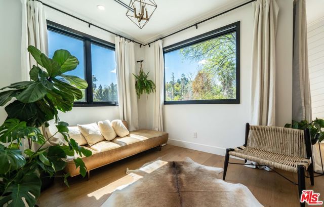 18938 Wells Drive, Tarzana CA: https://media.crmls.org/mediaz/b2d28430-1f7d-43a3-9c3f-1306bd612c3c.jpg