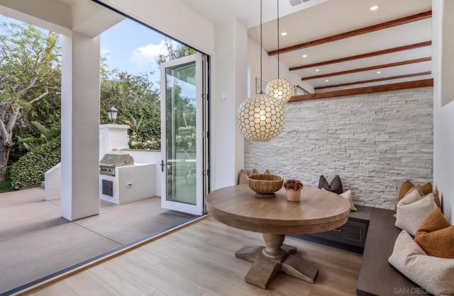 2815 Santa Fe Vista Ct, Encinitas CA: https://media.crmls.org/mediaz/b2d2bb19-76b8-4edc-8903-0a9ed9186fa7.jpg