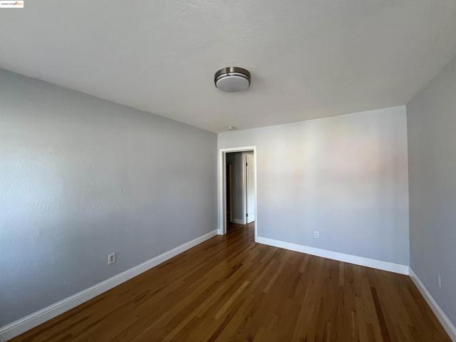 3244 ELLIS ST, Berkeley CA: https://media.crmls.org/mediaz/b2d2c568-e18f-464e-8adb-402d621f0f95.jpg