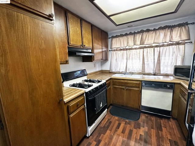 13305 Meyer Rd, Whittier CA: https://media.crmls.org/mediaz/b2d2fb6e-3b43-4875-a5a5-30906196c17f.jpg