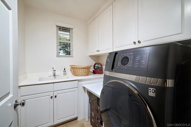 12647 Westly Ln, San Diego CA: https://media.crmls.org/mediaz/b2d3b3dc-8abf-4d16-8592-7344e90403fd.jpg