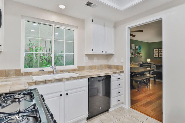 388 Country Club Drive, Simi Valley CA: https://media.crmls.org/mediaz/b2d3df46-6e6b-46e9-bc26-3c5ca77560d3.jpg