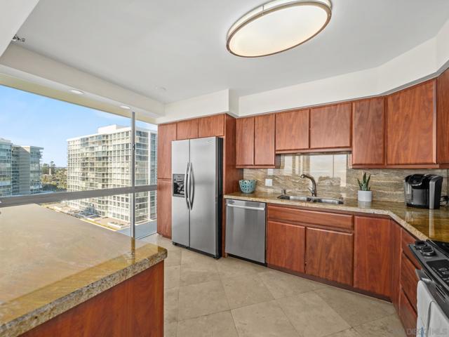 1810 Avenida Del Mundo, Coronado CA: https://media.crmls.org/mediaz/b2d3fa5e-7512-4b40-afbd-425baaa81d2d.jpg