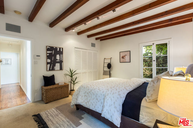 7361 Oakwood Avenue, Los Angeles CA: https://media.crmls.org/mediaz/b2d43ae0-ce86-4495-99a1-cc3ecfcfab94.jpg
