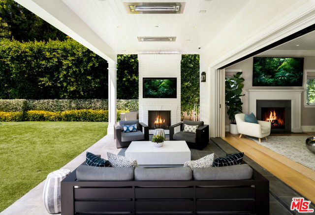 1943 Mandeville Canyon Road, Los Angeles CA: https://media.crmls.org/mediaz/b2d44cfa-beae-42d5-b8e7-f70c265b7cfd.jpg