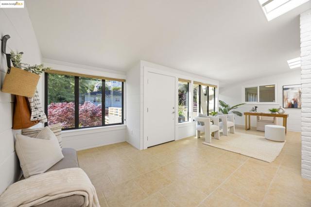 38 La Salle Ave, Piedmont CA: https://media.crmls.org/mediaz/b2d4e8b3-7e16-46e1-976f-d1e226694a3b.jpg