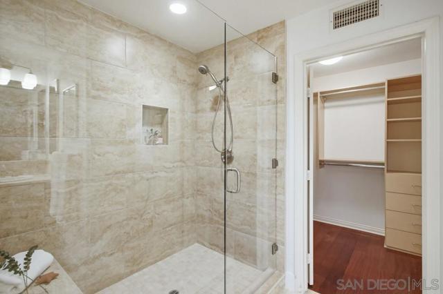 5448 Caminito Bayo, La Jolla CA: https://media.crmls.org/mediaz/b2d55181-4be6-4c52-b4cf-613e1ea36f25.jpg