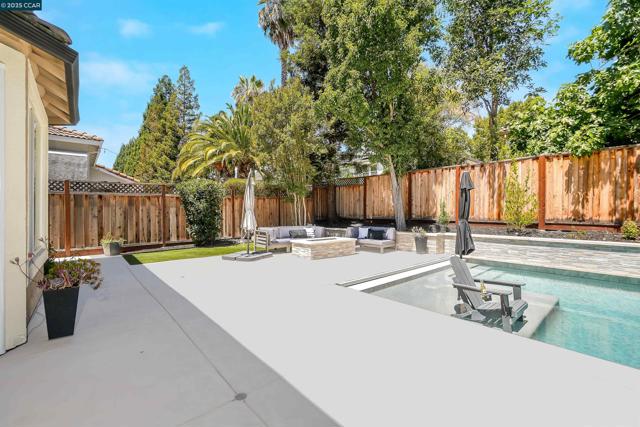139 Shelterwood Ln, Danville CA: https://media.crmls.org/mediaz/b2d6080e-0904-4b60-be13-f192d68313c5.jpg