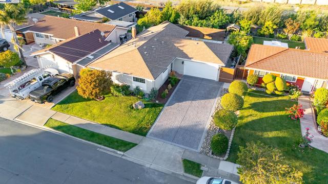 7412 Birkdale Dr, Newark CA: https://media.crmls.org/mediaz/b2d677e2-9901-4043-b2e1-48dcacf38051.jpg