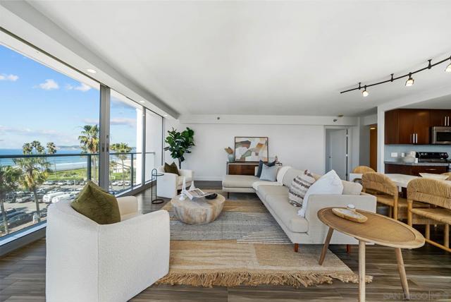 1810 Avenida Del Mundo, Coronado CA: https://media.crmls.org/mediaz/b2d67e3e-7538-4815-b0de-3f666a884c22.jpg