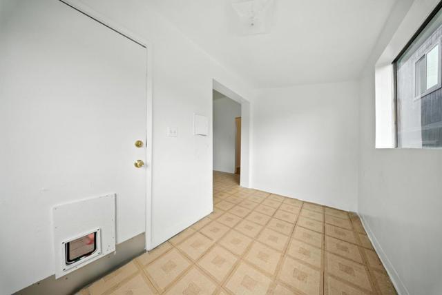 943 26th Street, Oakland CA: https://media.crmls.org/mediaz/b2d694b9-88b5-4e86-99ef-1f940bf3f510.jpg