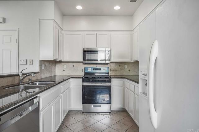 Detail Gallery Image 17 of 33 For 1140 Valdivia Ct, Chula Vista,  CA 91910 - 3 Beds | 2/1 Baths