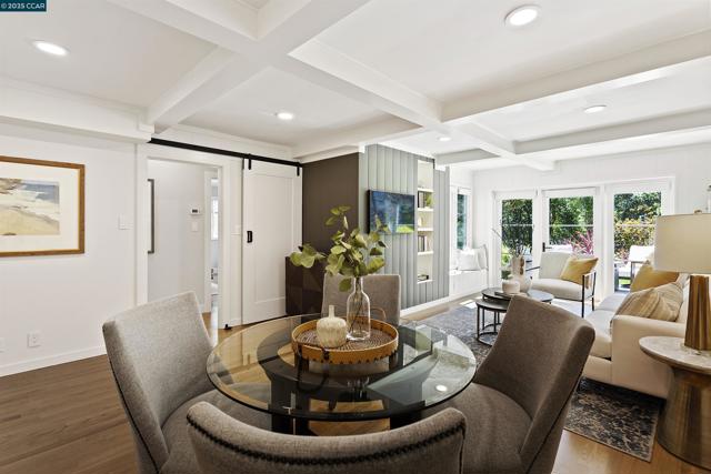 24 La Campana Rd, Orinda CA: https://media.crmls.org/mediaz/b2d70b80-e558-432c-ab8a-61a1f84819b3.jpg