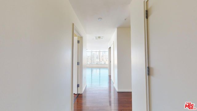 1155 S Grand Avenue, Los Angeles CA: https://media.crmls.org/mediaz/b2d7c04e-72ea-4faa-a040-61bc4009e22c.jpg