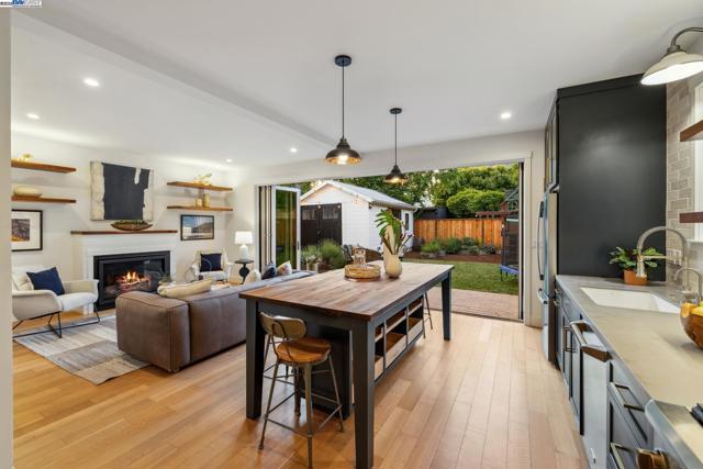 5472 KALES AVENUE, Oakland CA: https://media.crmls.org/mediaz/b2d81bac-05ab-419f-bcfc-abbe104acd60.jpg