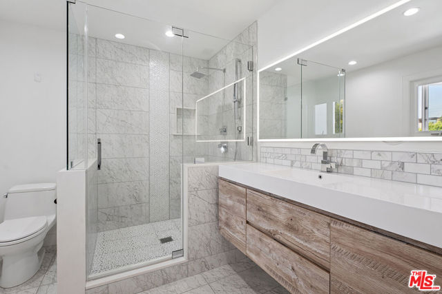 1033 N La Jolla Avenue, West Hollywood CA: https://media.crmls.org/mediaz/b2d82a43-999d-415e-b186-7fa47ec4eed6.jpg