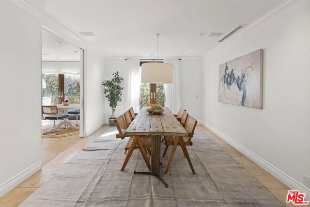 1549 Lindacrest Drive, Beverly Hills CA: https://media.crmls.org/mediaz/b2d83660-f905-4273-b452-d3e9a91fc28e.jpg