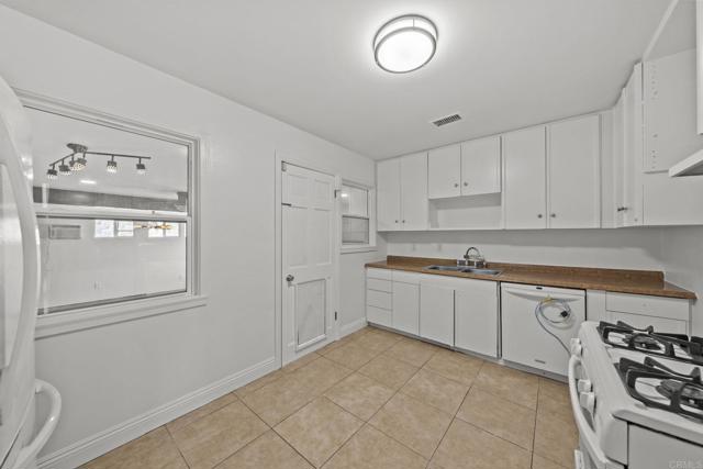 Detail Gallery Image 12 of 33 For 1992 Ensenada St, Lemon Grove,  CA 91945 - 2 Beds | 1 Baths