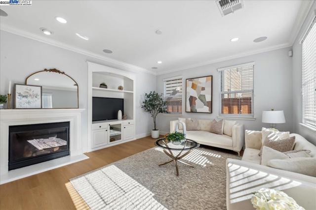 4875 Thorndike Ln, Dublin CA: https://media.crmls.org/mediaz/b2d940a5-55d5-4282-bd0d-8c10a44741d4.jpg