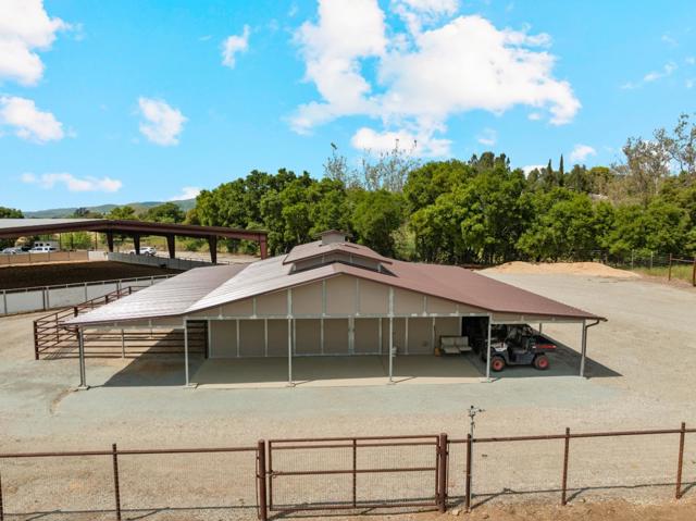 804 Comstock Road, Hollister CA: https://media.crmls.org/mediaz/b2d96518-c0d2-4c76-948d-5b01fb2235cb.jpg