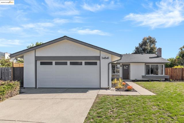 34841 Potomac River Pl, Fremont CA: https://media.crmls.org/mediaz/b2da20ae-a5a0-442c-96c7-47dd3aba8958.jpg
