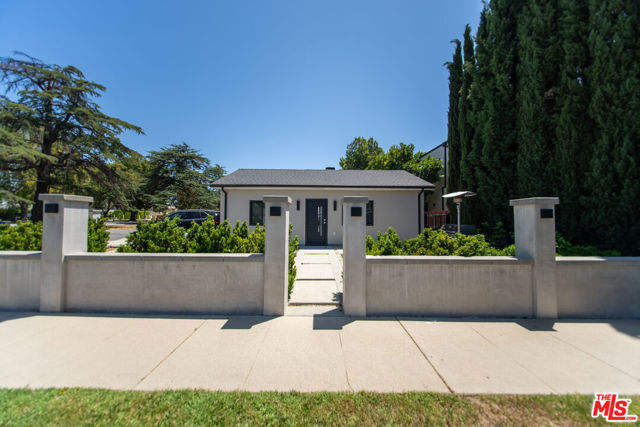 5346 Buffalo Avenue, Sherman Oaks CA: https://media.crmls.org/mediaz/b2da4473-22b5-4347-a887-544acb5c354b.jpg