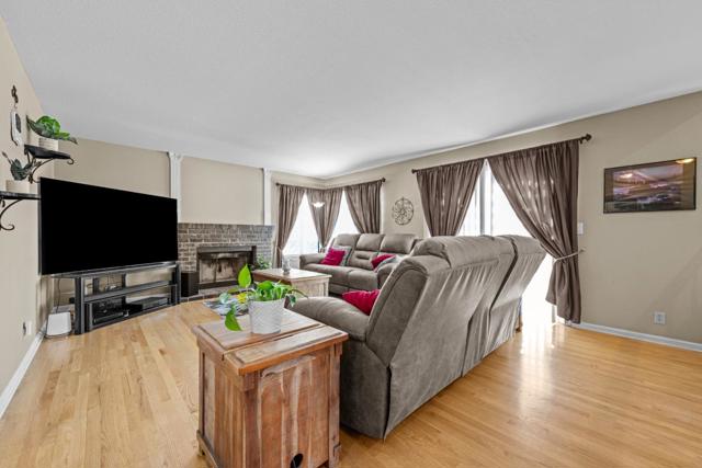 151 Tierra Del Sol, Hollister CA: https://media.crmls.org/mediaz/b2da71ec-e0d3-4796-911a-7ec3a4c420c9.jpg