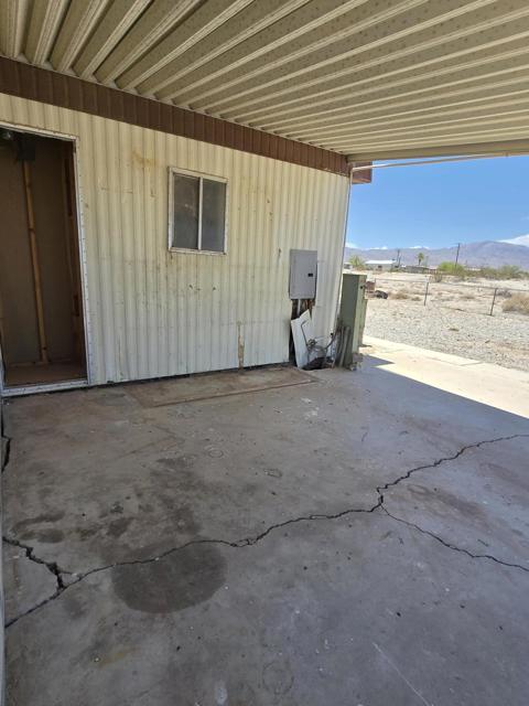 2655 Sea Wind Avenue, Thermal CA: https://media.crmls.org/mediaz/b2dadbf7-274f-4b81-8172-ace35e5000d2.jpg