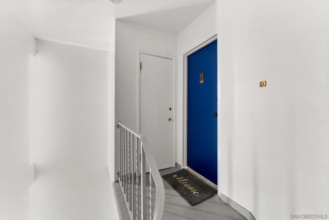 2360 Torrey Pines Rd, La Jolla CA: https://media.crmls.org/mediaz/b2db077e-1e10-434f-be60-bcd6109c606a.jpg