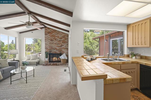 277 Holiday Hills Dr, Martinez CA: https://media.crmls.org/mediaz/b2db53f9-4dad-4302-a2cb-55a43762a649.jpg