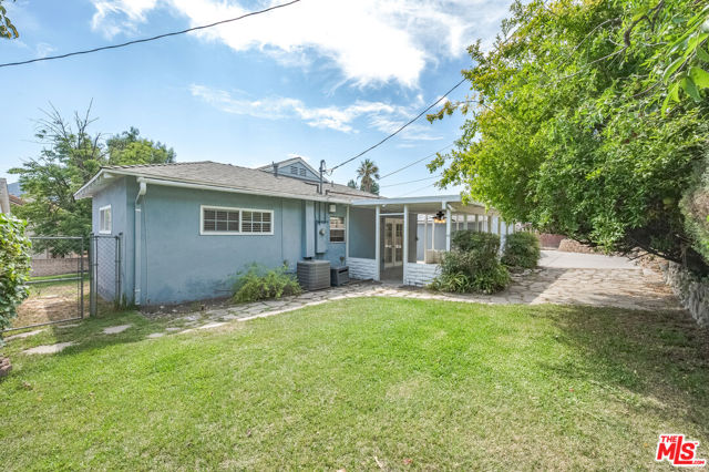 3141 Fairmount Avenue, La Crescenta CA: https://media.crmls.org/mediaz/b2db5c71-9002-41ba-8a20-21f60d2b5626.jpg