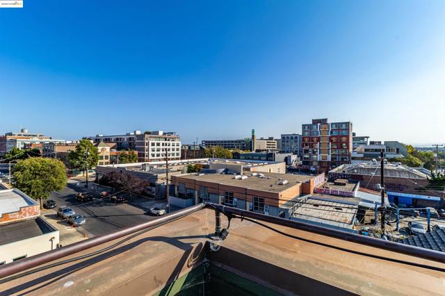 410 Webster St, Oakland CA: https://media.crmls.org/mediaz/b2db84ed-d56c-43d6-a299-aafc3087f4c8.jpg