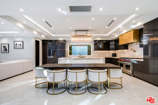 16601 Park Lane Circle, Los Angeles CA: https://media.crmls.org/mediaz/b2dc934d-1d93-4b8d-964f-6dd7bf819468.jpg