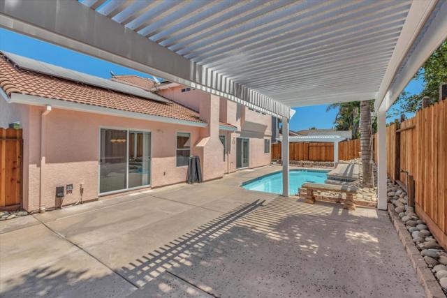 2161 Teakwood Court, Hollister CA: https://media.crmls.org/mediaz/b2dcd111-89f2-4d31-ad4b-0af46489f59a.jpg
