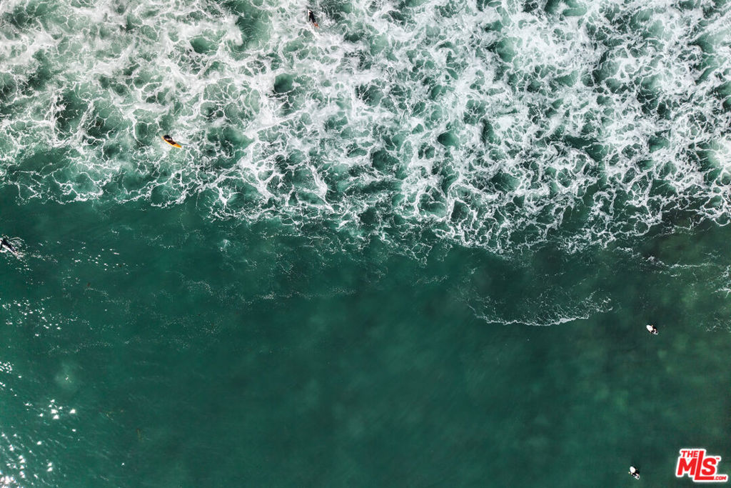 https://media.crmls.org/mediaz/b2dd186b-66e3-408c-ae11-efe3b270129c.jpg?preset=X-Large