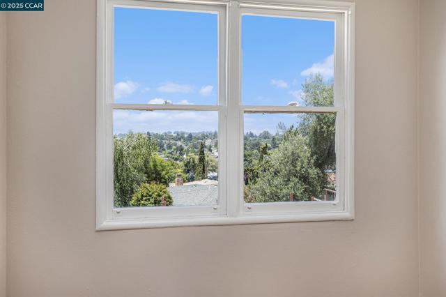 18367 Apricot Way, Castro Valley CA: https://media.crmls.org/mediaz/b2dd5391-8b71-4013-a58f-150e3694d3a2.jpg