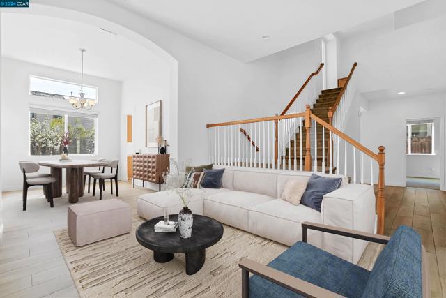 14 Renoir Ct, Oakley CA: https://media.crmls.org/mediaz/b2de6060-ea58-426a-8064-bf3a0359289b.jpg