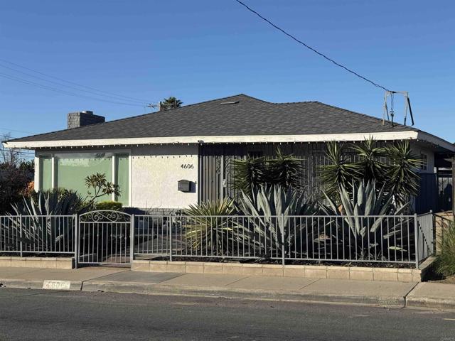 4606 Ocean View Boulevard, San Diego CA: https://media.crmls.org/mediaz/b2de878a-faae-44cf-bb9f-73c0c11612f7.jpg