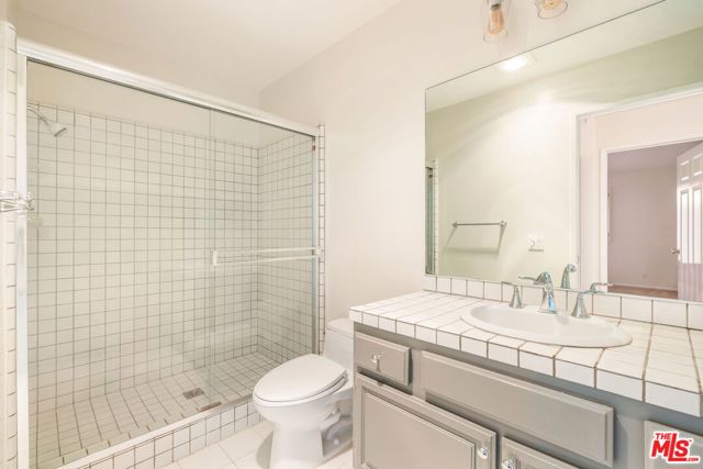 17200 Palisades Circle, Pacific Palisades CA: https://media.crmls.org/mediaz/b2df8a6c-6d39-44eb-aac5-a5bff331dc09.jpg