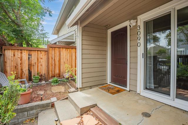 3090 Woods Circle, Davis CA: https://media.crmls.org/mediaz/b2e02188-9e99-4cc4-a8ad-b6a8f77397ac.jpg