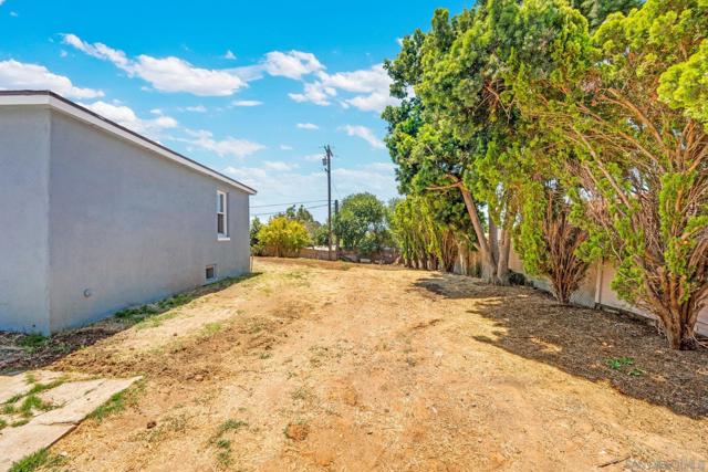 2530 Pruett Dr, Vista CA: https://media.crmls.org/mediaz/b2e0920f-190a-4904-9c1a-696a93b74e67.jpg