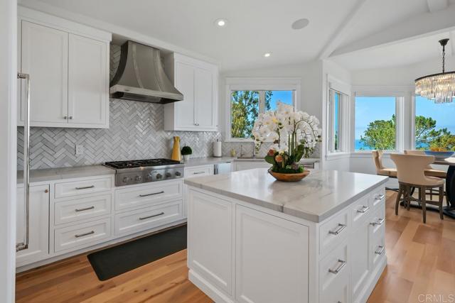 Detail Gallery Image 10 of 31 For 555 Amphitheatre Dr, Del Mar,  CA 92014 - 6 Beds | 5/1 Baths