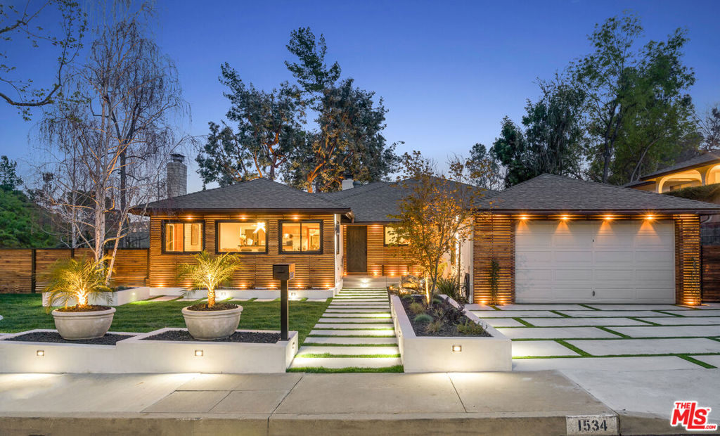 1534 Belleau Road, Glendale, CA 91206