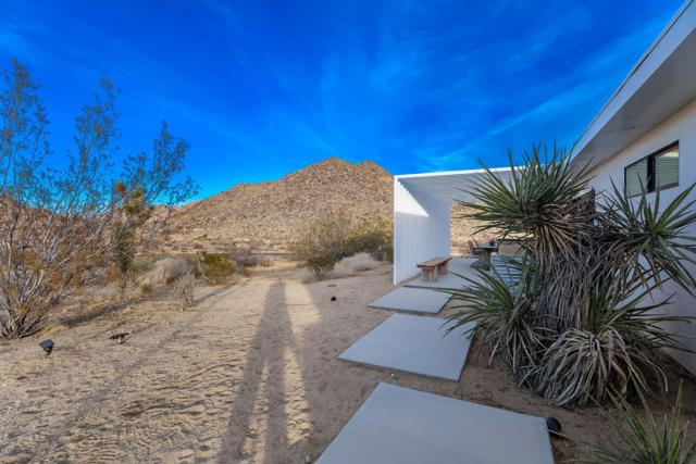 8256 Quail Springs Road, Joshua Tree CA: https://media.crmls.org/mediaz/b2e1dca7-0704-420a-a17a-ca70ae55b068.jpg