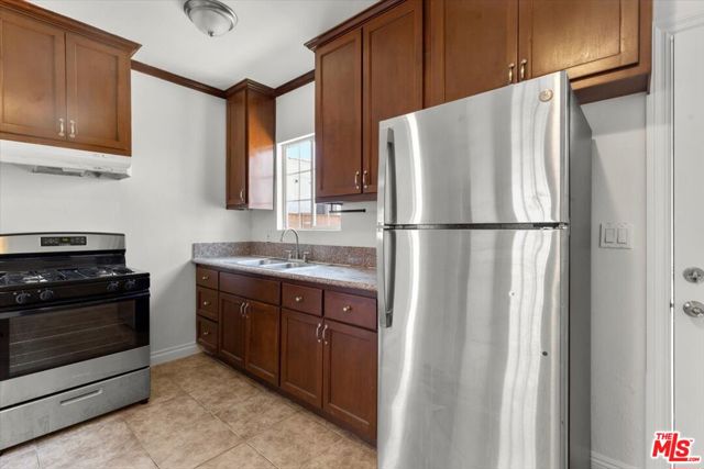 907 E 81st Street, Los Angeles CA: https://media.crmls.org/mediaz/b2e26fc9-0f03-4e5d-8a20-dd7954887e2b.jpg