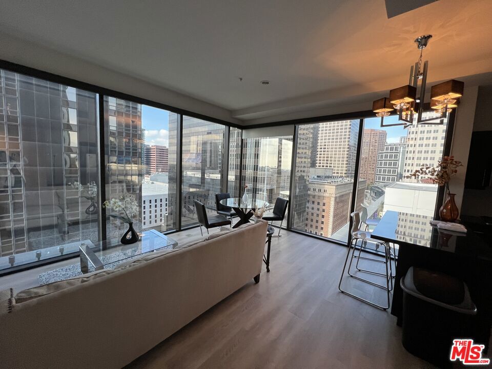 655 S Hope Street #1605