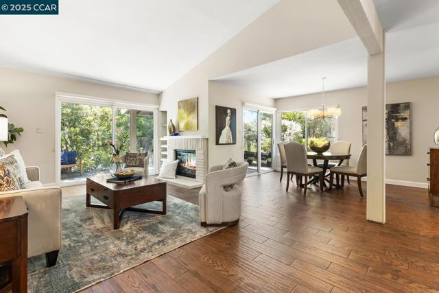 2155 Cactus Ct, Walnut Creek CA: https://media.crmls.org/mediaz/b2e2d7f6-c6d4-421e-9e51-9dd90ebe36b4.jpg